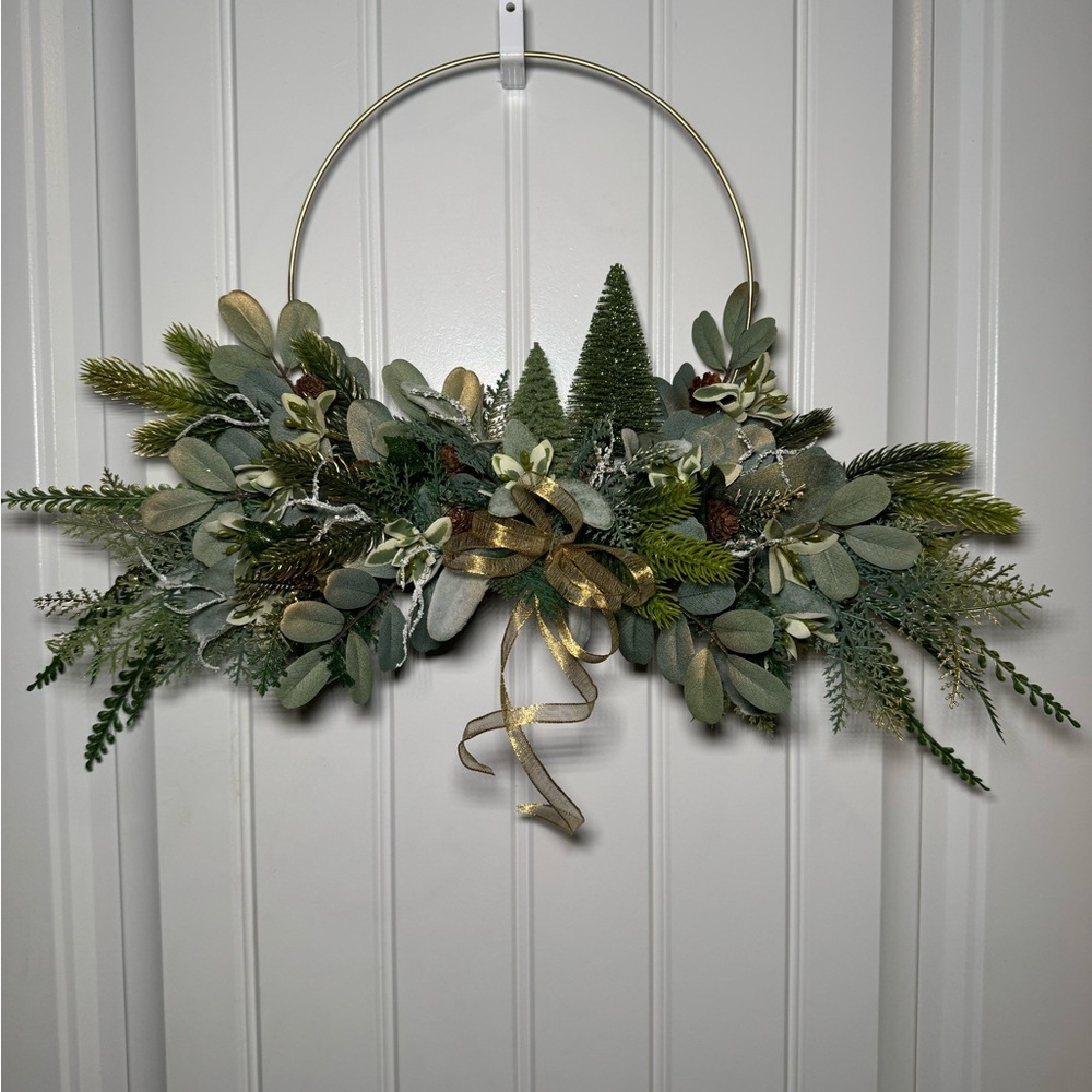 Wreath new handmade golden Christmas tree scene